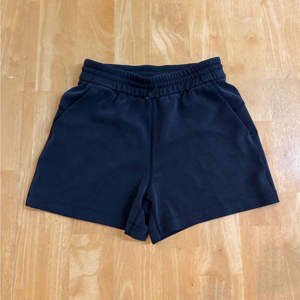 Lululemon shorts black size 4